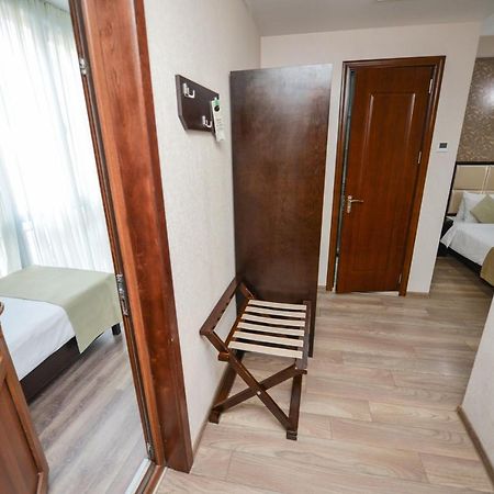 Tbilisi Inn Eksteriør bilde