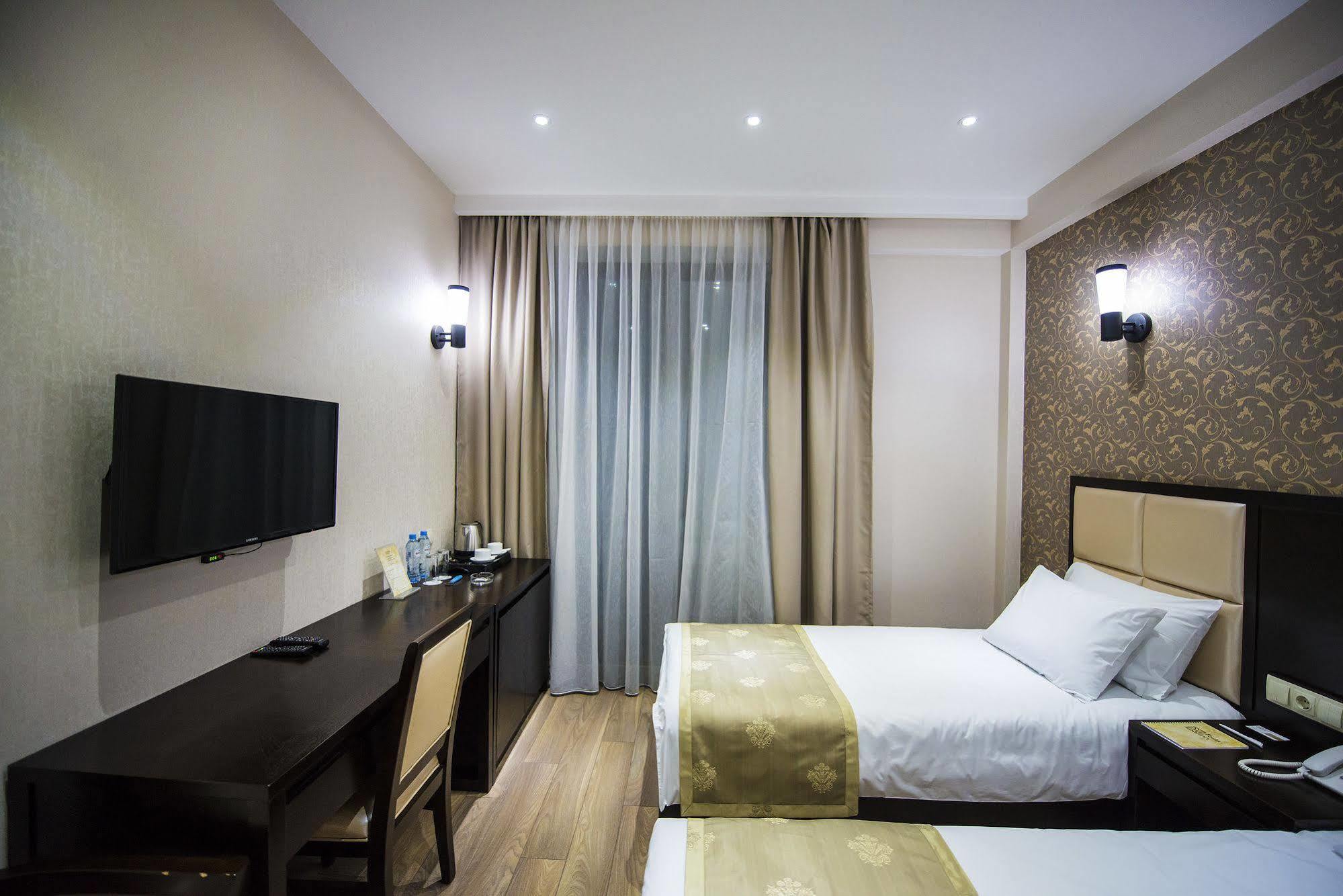 Tbilisi Inn Eksteriør bilde